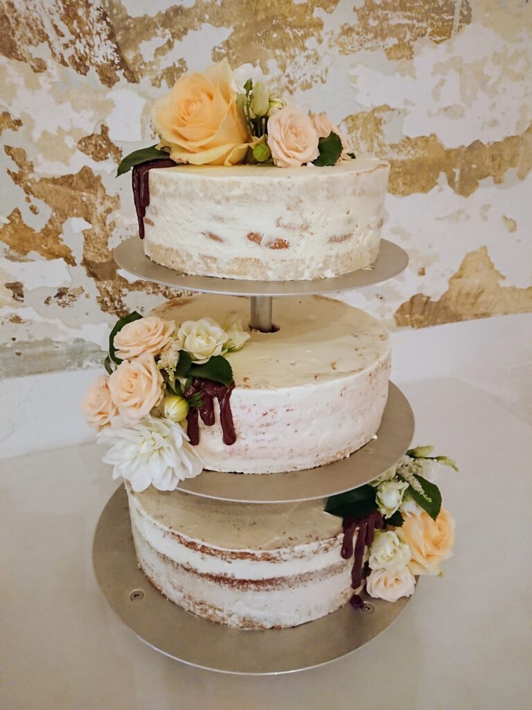 Dezenter Drip Cake mit zarten rosa & orange Tönen